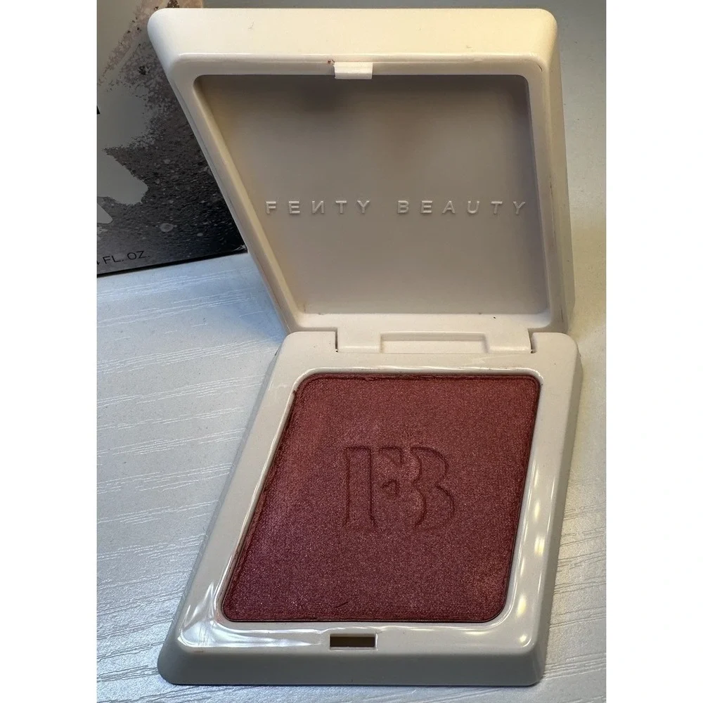 Fenty Beauty Fenty Cheeks Suede Powder Blush RIRI 10 - 0.14 Oz - Full Sz - NIB